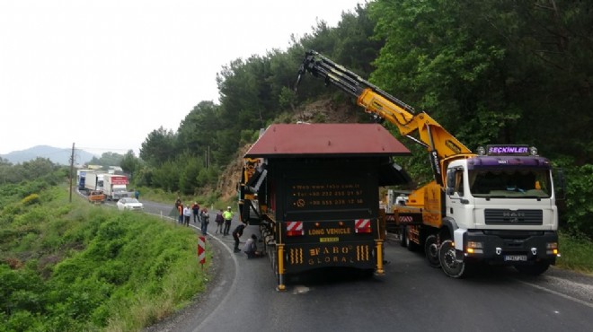 Çanakkale-İzmir yolu trafiğe kapandı!