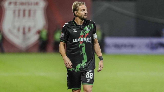 Caner Erkin takım arkadaşına vurup kırmızı kart gördü!