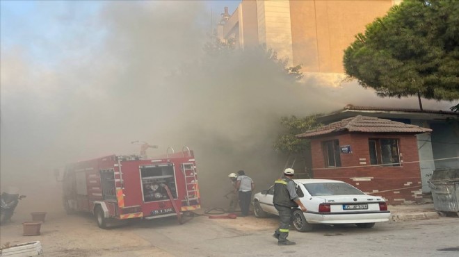 Çatı çöktü, itfaiye eri alevler arasında kaldı!