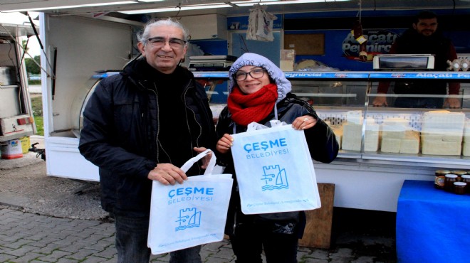 Çeşme Belediyesi'nden  vatandaşa bez alışveriş torbası