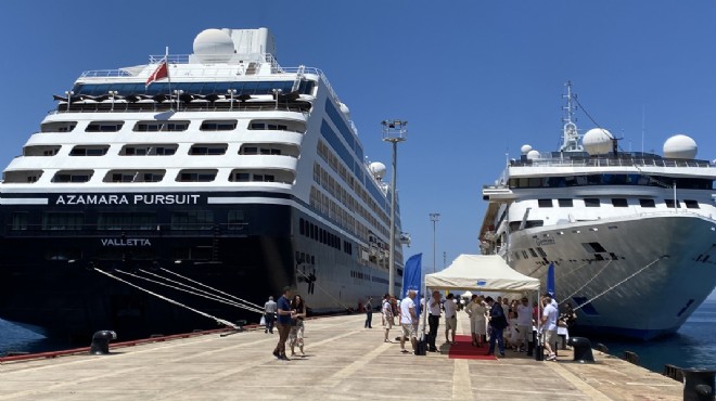 Çeşme Limanı nda kruvaziyer trafiği!