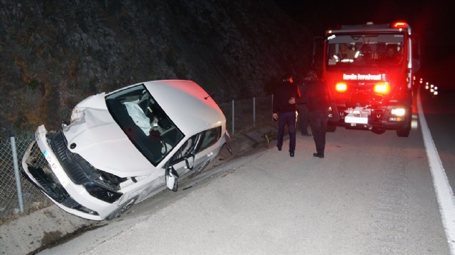 Çeşme Otoyolu nda trafik kazası: 3 yaralı