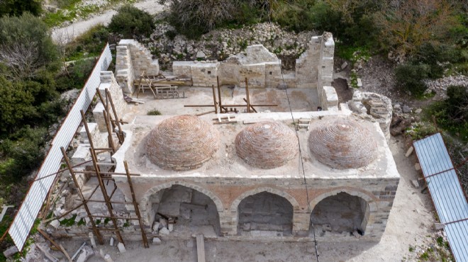Çeşme'de 7 asırlık cami yeniden doğuyor!
