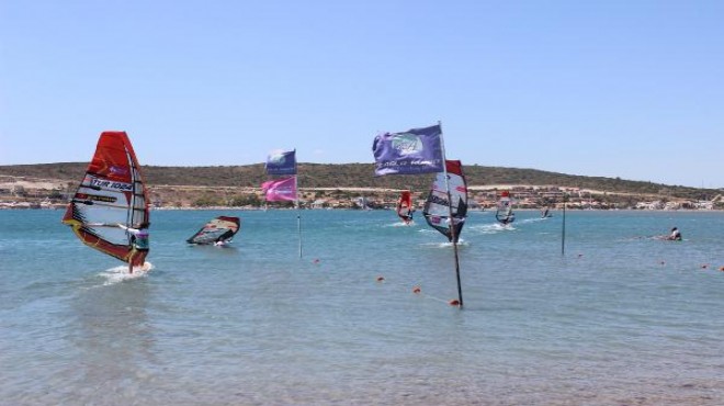 Çeşme de anlamlı sörf yarışması