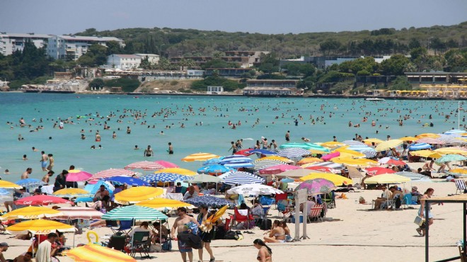 Çeşme de bayram hareketliliği: Günlük oda en düşük 2 bin 500 TL!