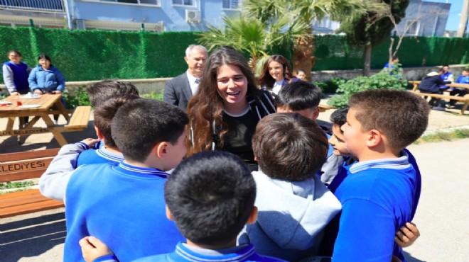 Çeşme de okullara sosyal alan desteği