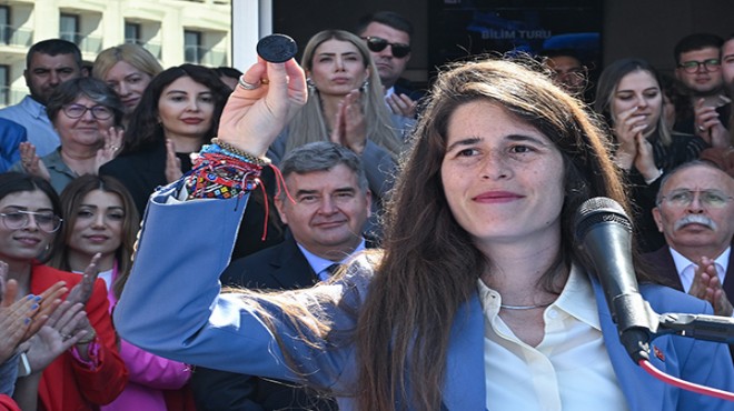 Çeşme'nin ilk kadın belediye başkanı Denizli görevine başladı