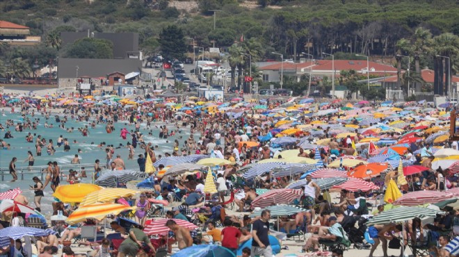 Çeşme plajları yine kapalı gişe!