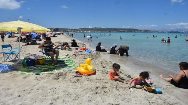 Çeşme plajlarında bayram yoğunluğu