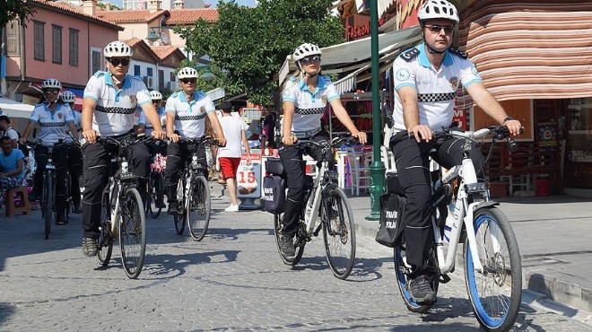 Çeşme trafiği 'Beyaz Kırlangıçlar'a emanet