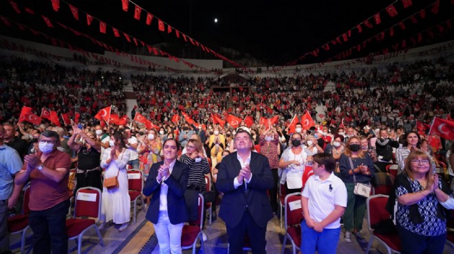 Çeşme ve Alaçatı'da kurtuluş coşkusu