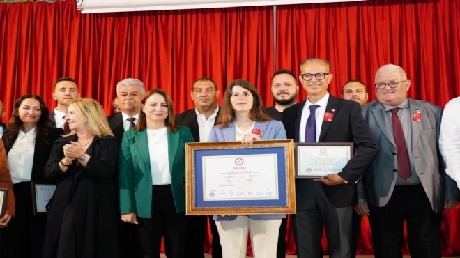 Çeşme’nin ilk kadın başkanı mazbatayı aldı