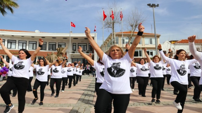 Çeşme'nin kadın efeleri sahnede!