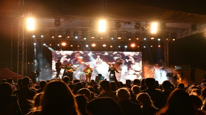 Çiğli 19 Mayıs'ı Ceylan Ertem konseriyle kutladı
