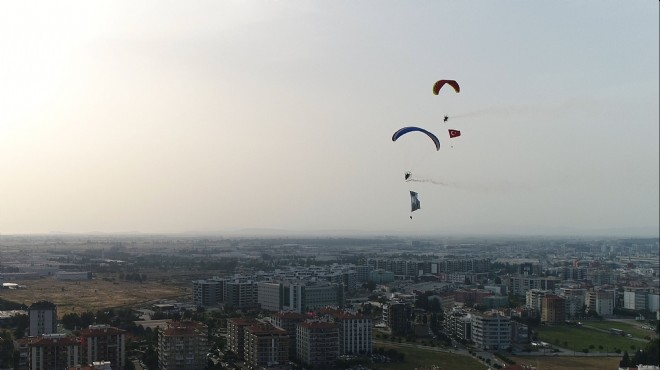 Çiğli'de 19 Mayıs coşkusu göklere taşındı