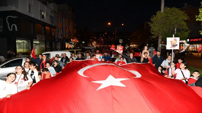 Çiğli de Cumhuriyet yürüyüşü