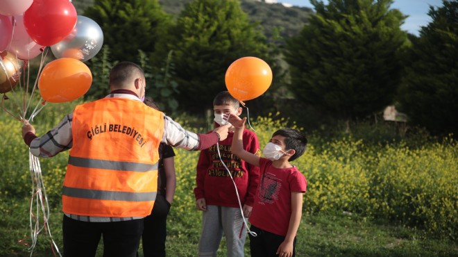 Çiğli de çocuklara balon sürprizi