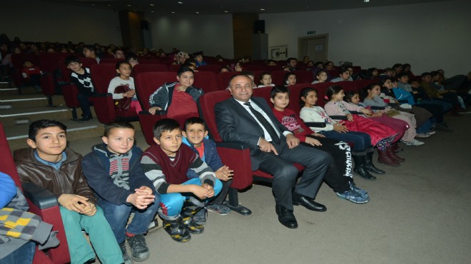Çiğli'de çocuklara sinema şöleni