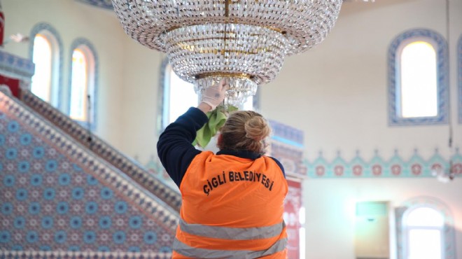 Çiğli de ibadethanelerde temizlik mesaisi