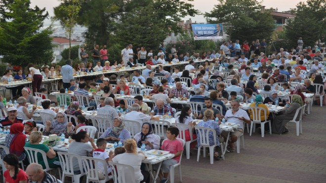 Çiğli'de mahalleler iftar sofralarıyla donanıyor