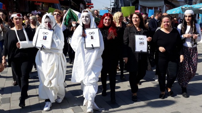 Çiğli’de kadınlardan şiddete karşı kefenli eylem!