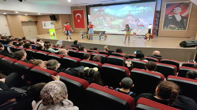 Çiğli’de minikler mikroplara karşı sahnede