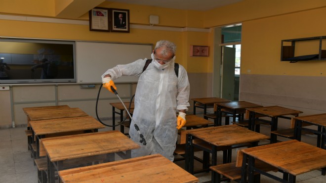 Çiğli'de okullar dezenfekte edildi