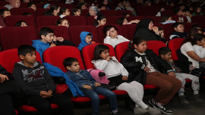 Çiğli’de sömestir neşesi: 7 bin 500 çocuk sinema keyfi yaşadı