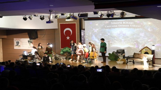 Çiğli’de tiyatro şöleni: Salonlar doldu taştı