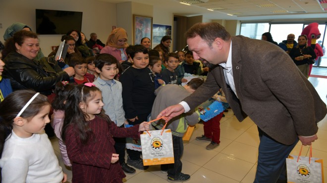 Çiğlili çocuklar tatile eğlenerek girdi