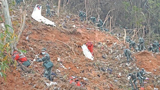 Düşen uçakla ilgili flaş iddia: Pilot intihar etti!