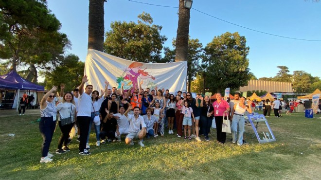 Çocuklar, gençler ve kadınlar İEF nin tadını çıkarıyor