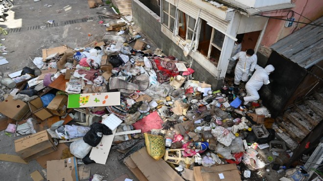 Çöp ev operasyonu: Tam 12 kamyon atık çıkarıldı!