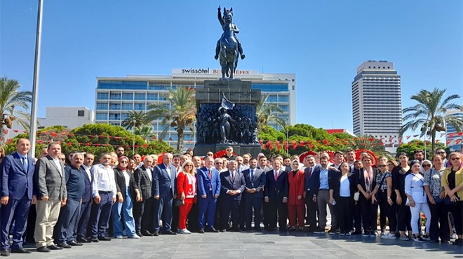 Cumhur İttifakı ndan 9 Eylül töreni, Sürekli den Soyer e afiş çıkışı!