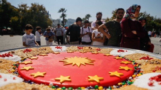 Cumhurbaşkanlığı'ndan İzmir'de aşure ikramı