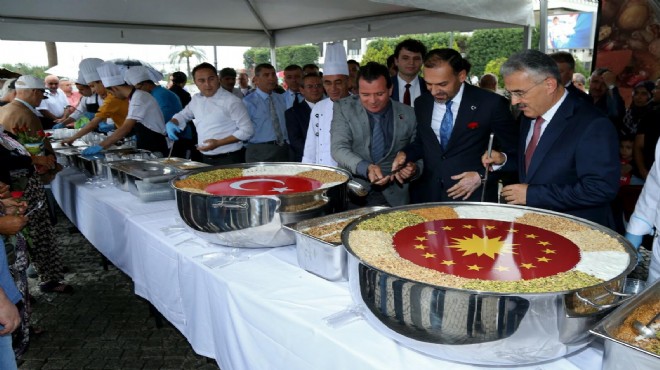 Cumhurbaşkanlığı'ndan İzmir'de aşure ikramı