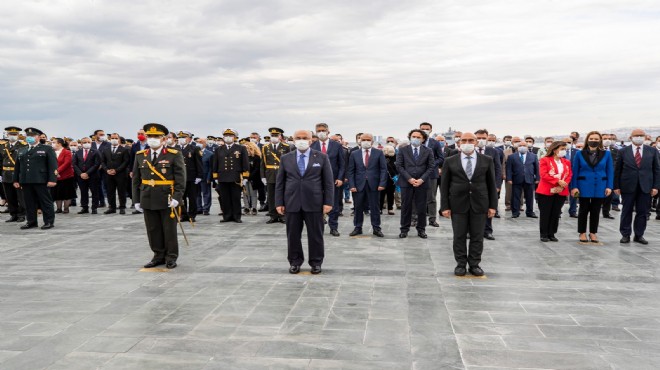 Cumhuriyet Bayramı kutlamaları çelenk töreniyle başladı