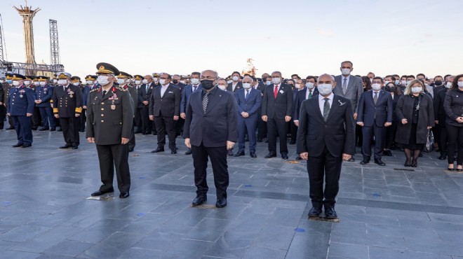 Cumhuriyet Meydanı'nda Ata'ya saygı günü