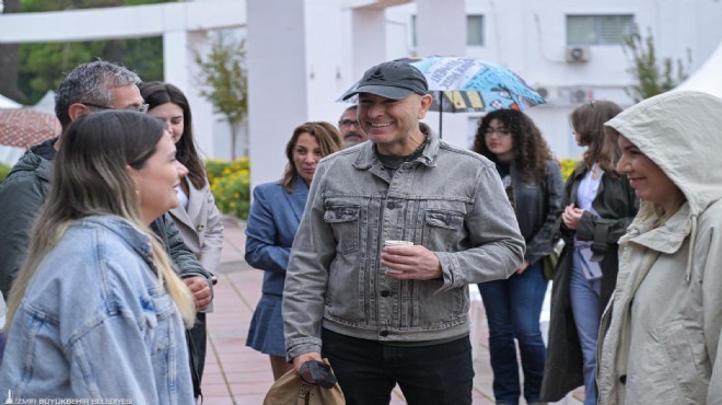 Demir Demirkan İzmir’de hayranlarıyla buluştu