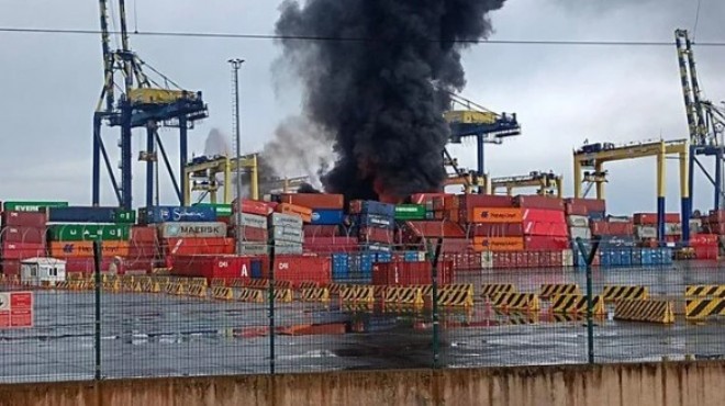 Deprem sonrası İskenderun Limanı'nda yangın
