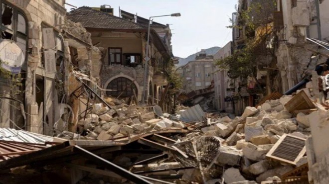 Depremde kaç bina yıkık ve ağır hasarlı?