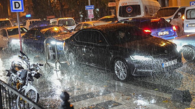 Depremin merkez üssü Sındırgı da sağanak etkisi