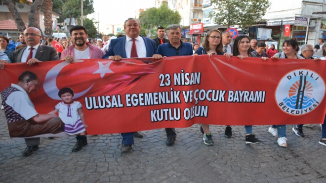 Dikili deki 23 Nisan coşkusunda CHP li ve İYİ Partili başkanlardan el ele demokrasi vurgusu!