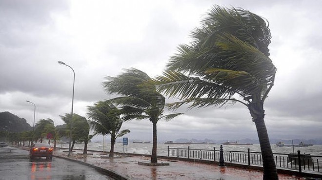 Dikkat: İzmir de lodos ve fırtına uyarısı