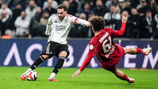 Dolmabahçe deki gol düellosunda kazanan çıkmadı