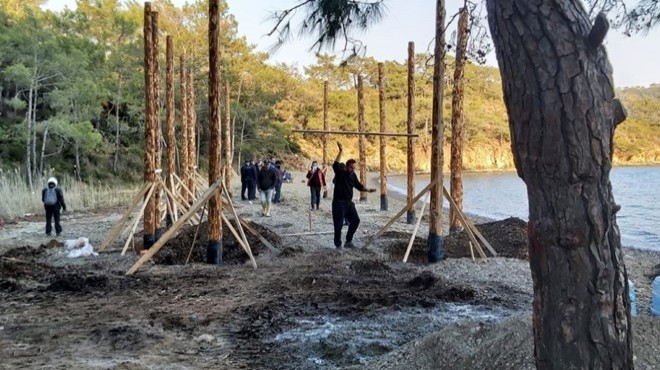 Dünyaca ünlü koyda kaçak inşaat!