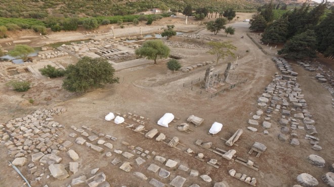 Dünyanın en eski kehanet merkezi Klaros tan kült heykellere ait 35 parça çıkarıldı