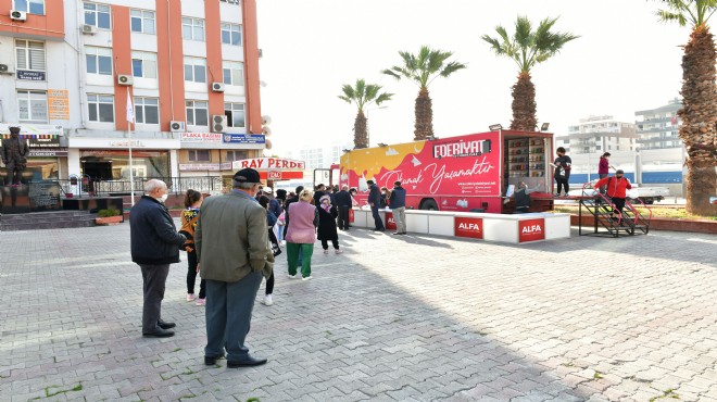 Edebiyat Otobüsü kapılarını Çiğlili okurlara açtı