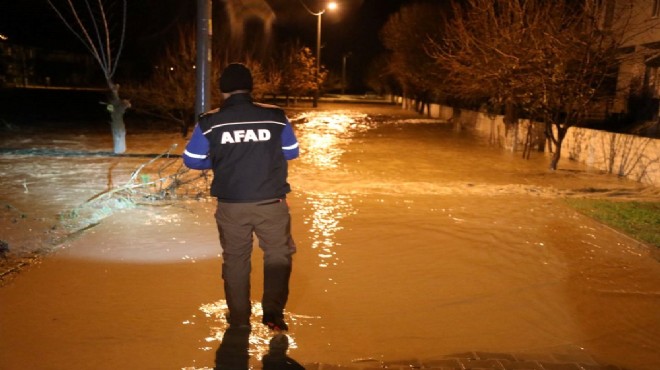 Edirne yi sağanak vurdu: Kaybolan 1 kişi aranıyor