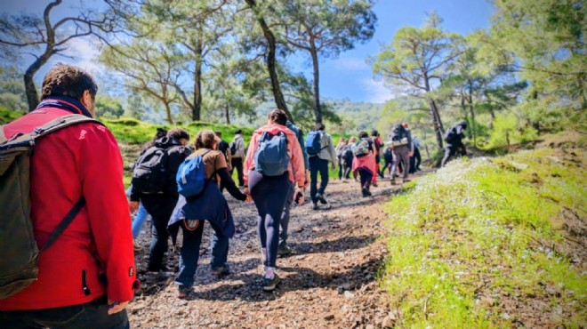 Efes Mimas Yolu’nda bahar yürüyüşü